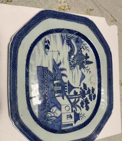 古玩陶瓷清乾隆 青花山水紋折沿盤真品鑒賞圖