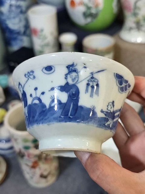 古玩陶瓷人物紋青花杯真品鑒賞圖