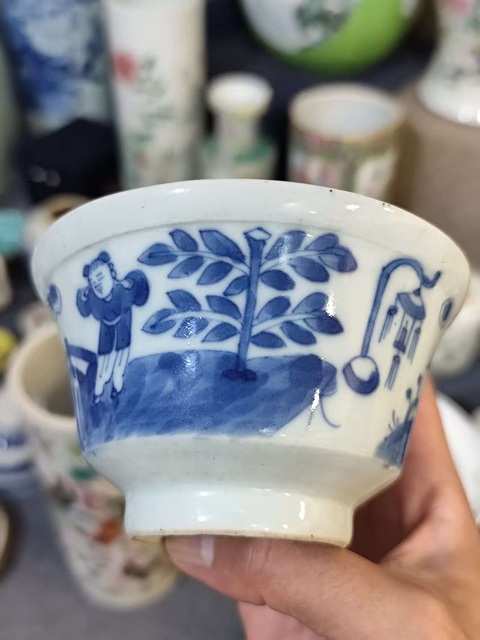 古玩陶瓷人物紋青花杯真品鑒賞圖