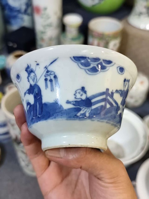 古玩陶瓷人物紋青花杯真品鑒賞圖