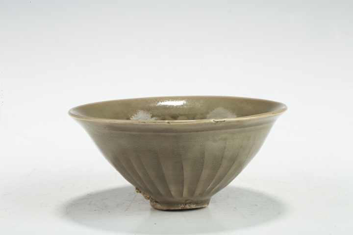 古玩陶瓷宋代·青釉印團(tuán)菊紋盞真品鑒賞圖