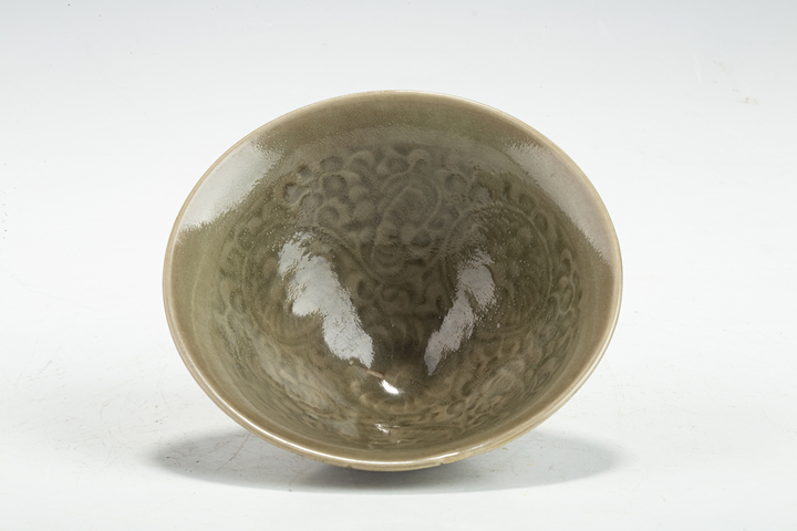 古玩陶瓷宋代·青釉印團(tuán)菊紋盞真品鑒賞圖