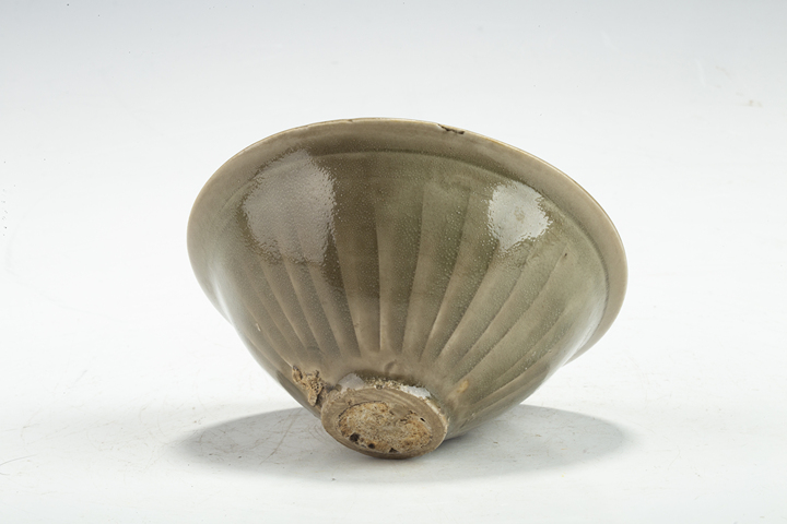 古玩陶瓷宋代·青釉印團(tuán)菊紋盞真品鑒賞圖