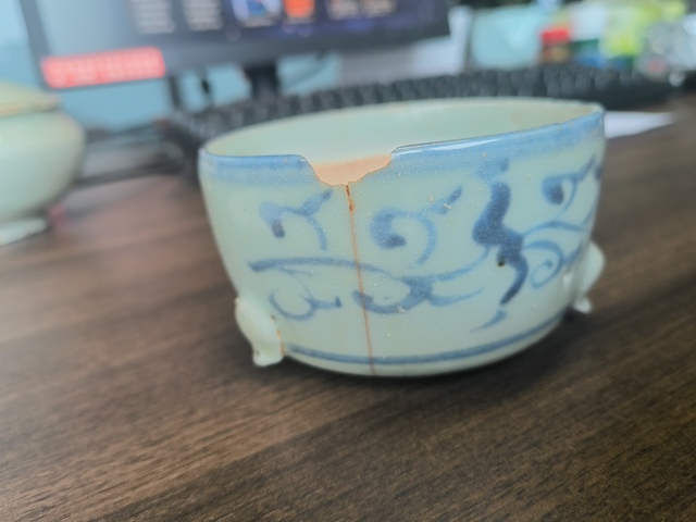 古玩陶瓷青花花卉紋香爐真品鑒賞圖