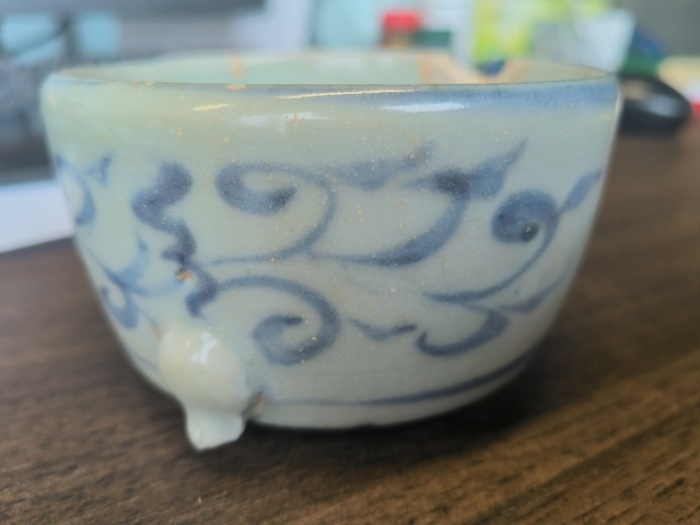 古玩陶瓷青花花卉紋香爐真品鑒賞圖