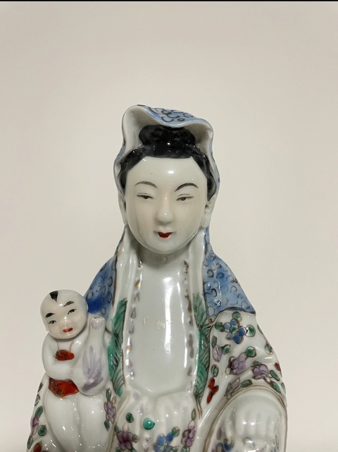 古玩陶瓷粉彩送子觀音造像真品鑒賞圖