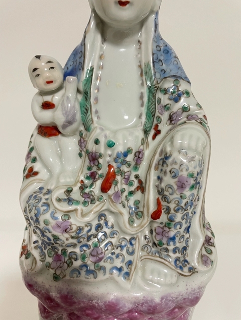 古玩陶瓷粉彩送子觀音造像真品鑒賞圖
