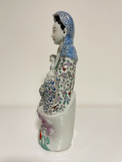 古玩陶瓷粉彩送子觀音造像真品鑒賞圖