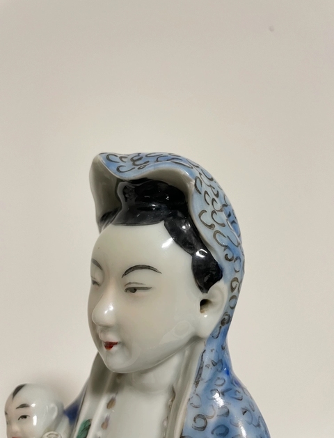 古玩陶瓷粉彩送子觀音造像真品鑒賞圖