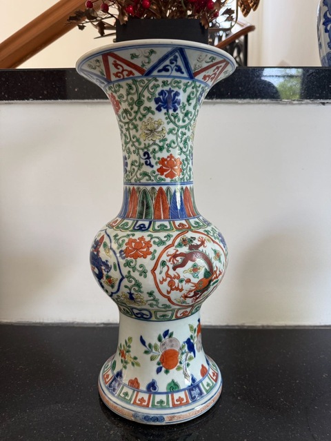 古玩陶瓷19世紀 五彩龍紋花觚（日本瓷）真品鑒賞圖