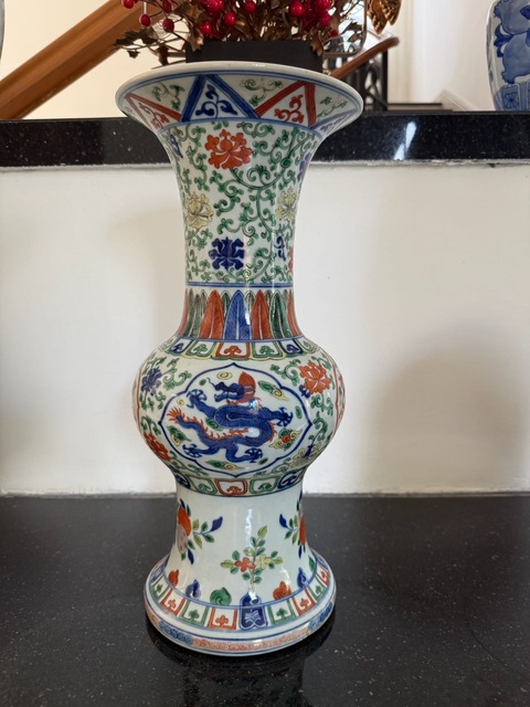 古玩陶瓷19世紀 五彩龍紋花觚（日本瓷）真品鑒賞圖