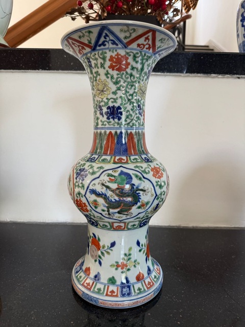 古玩陶瓷19世紀 五彩龍紋花觚（日本瓷）真品鑒賞圖