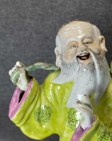 古玩陶瓷東方朔偷桃粉彩塑像真品鑒賞圖