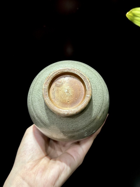 古玩陶瓷龍泉青瓷刻花撇口瓶真品鑒賞圖