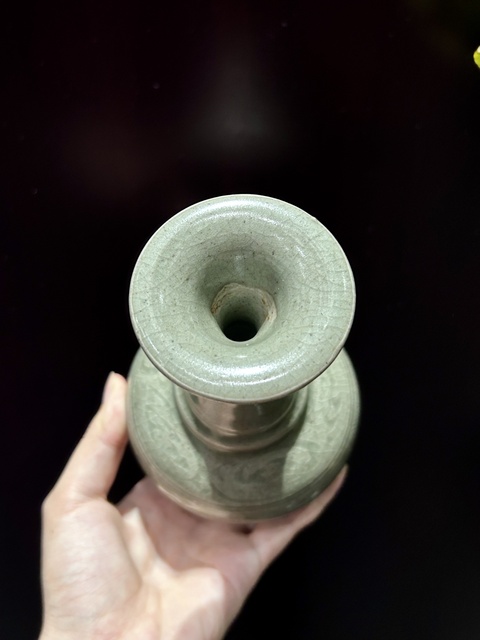 古玩陶瓷龍泉青瓷刻花撇口瓶真品鑒賞圖