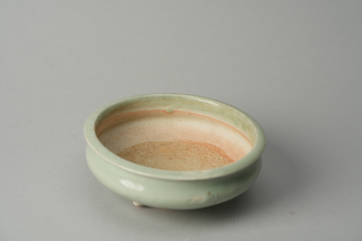 古玩陶瓷 青釉三足洗式香爐真品鑒賞圖