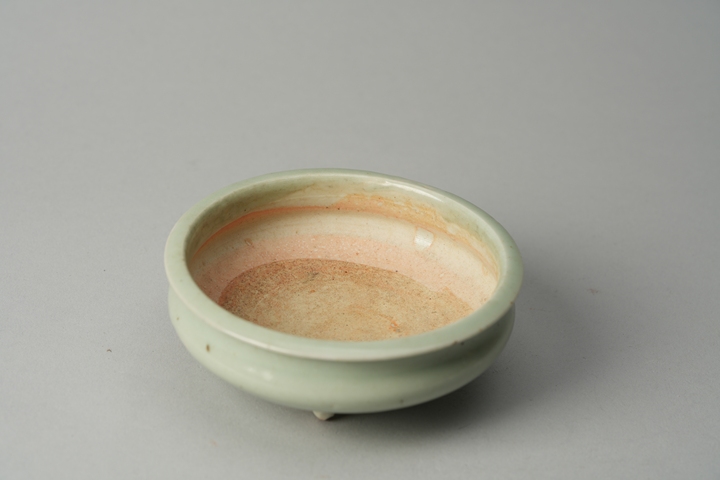 古玩陶瓷 青釉三足洗式香爐真品鑒賞圖