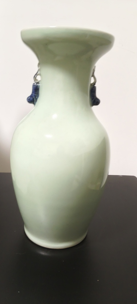 古玩陶瓷豆青釉青花瓶真品鑒賞圖