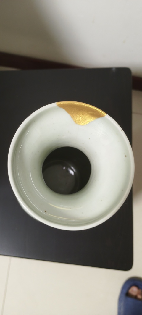 古玩陶瓷豆青釉青花瓶真品鑒賞圖