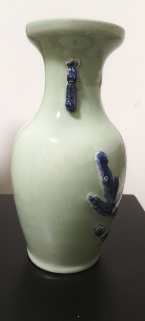 古玩陶瓷豆青釉青花瓶真品鑒賞圖