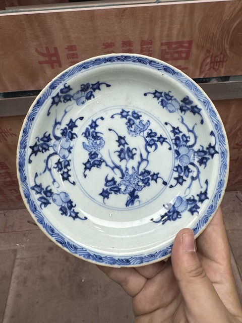 古玩陶瓷青花花卉紋盤真品鑒賞圖