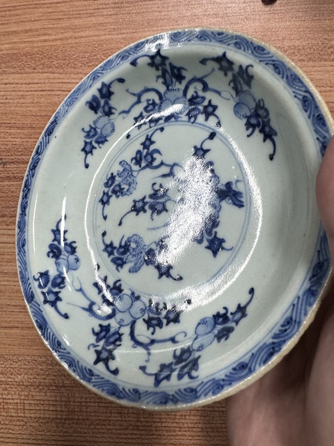 古玩陶瓷青花花卉紋盤真品鑒賞圖