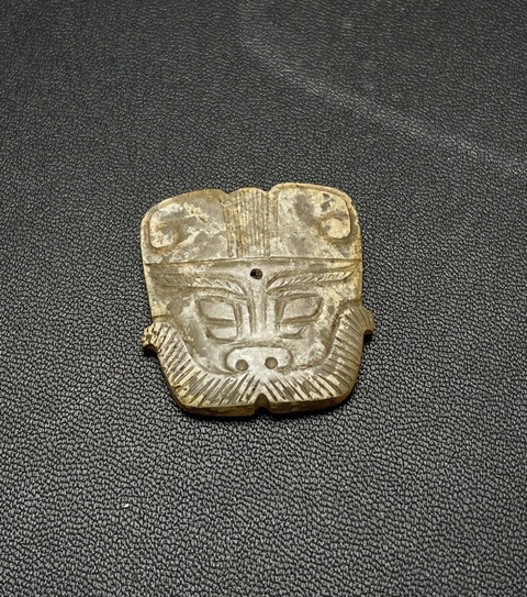 古玩玉器做舊仿古“獸面玉飾”真品鑒賞圖