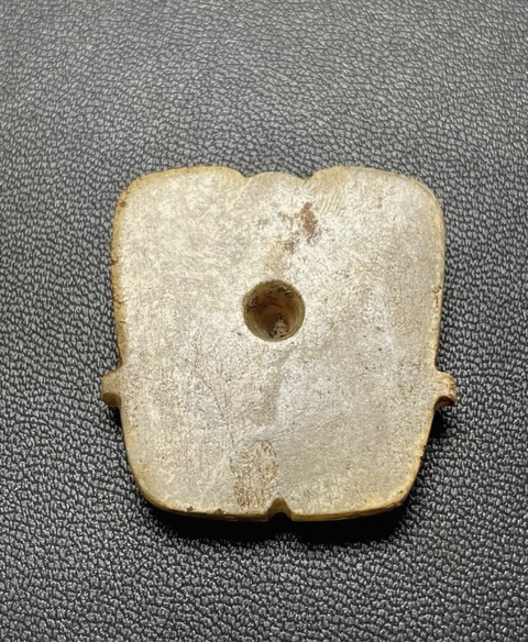 古玩玉器做舊仿古“獸面玉飾”真品鑒賞圖