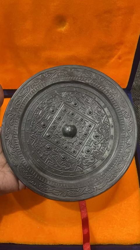 古玩銅器王莽時期搏局紋銅鏡真品鑒賞圖