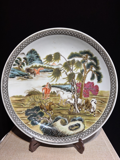 古玩陶瓷粉彩八駿圖大盤真品鑒賞圖