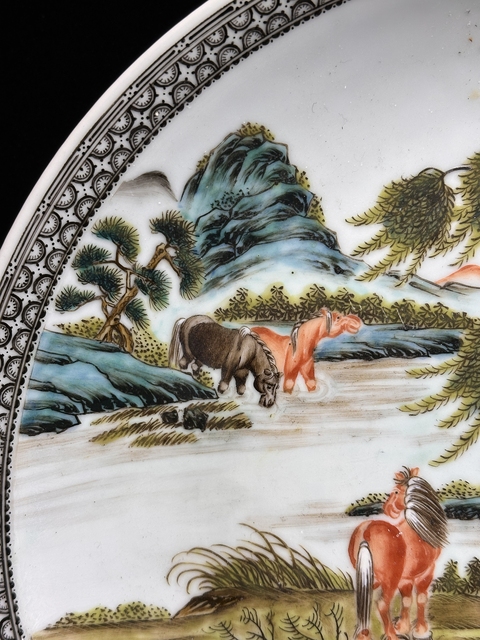 古玩陶瓷粉彩八駿圖大盤真品鑒賞圖