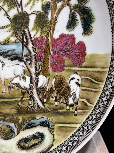 古玩陶瓷粉彩八駿圖大盤真品鑒賞圖