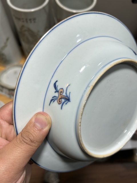 古玩陶瓷斗彩花卉盤真品鑒賞圖