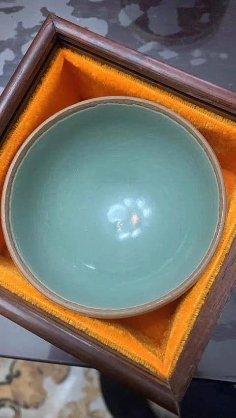 古玩陶瓷龍泉窯直口盞真品鑒賞圖