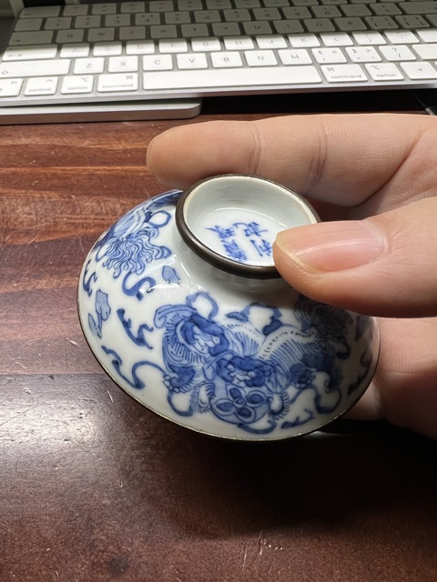 古玩陶瓷飄帶繡球獅子紋青花蓋杯真品鑒賞圖