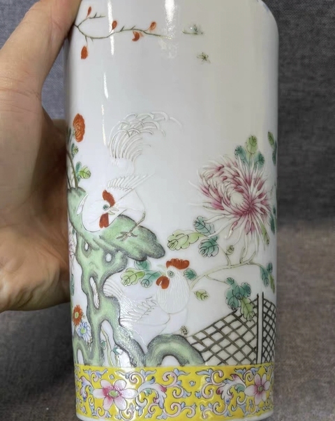 古玩陶瓷花卉紋粉彩瓶真品鑒賞圖
