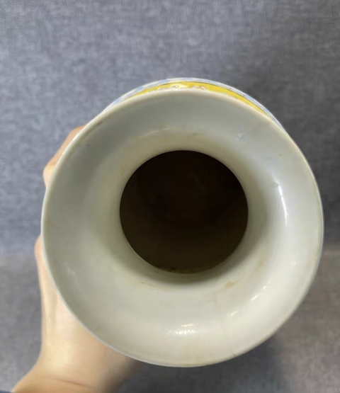 古玩陶瓷花卉紋粉彩瓶真品鑒賞圖