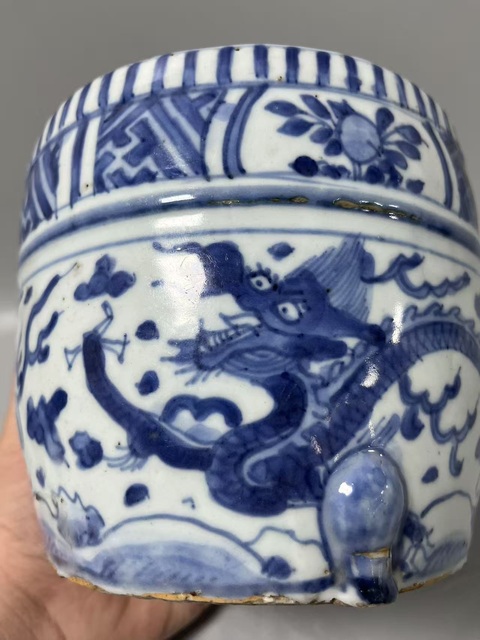 古玩陶瓷明晚期 青花龍紋筒式爐真品鑒賞圖