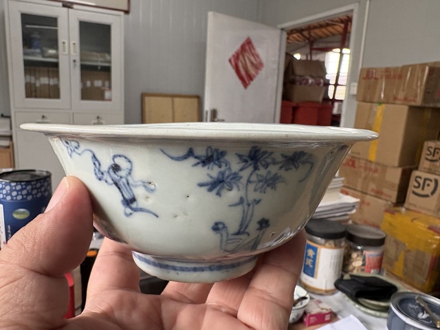 古玩陶瓷成化嬰戲紋青花小碗真品鑒賞圖