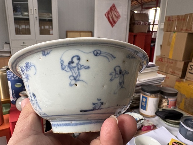 古玩陶瓷成化嬰戲紋青花小碗真品鑒賞圖