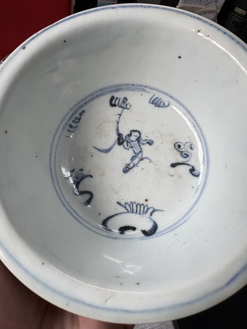 古玩陶瓷成化嬰戲紋青花小碗真品鑒賞圖