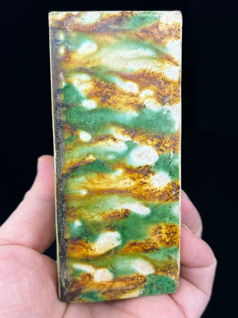 古玩陶瓷三彩刻花脈枕真品鑒賞圖