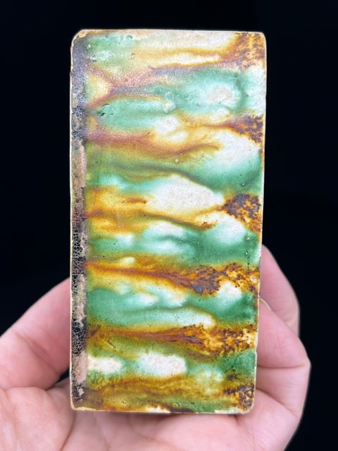 古玩陶瓷三彩刻花脈枕真品鑒賞圖