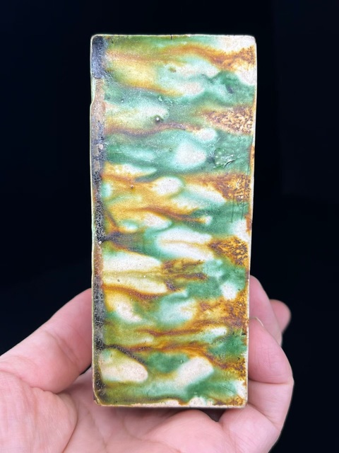 古玩陶瓷三彩刻花脈枕真品鑒賞圖