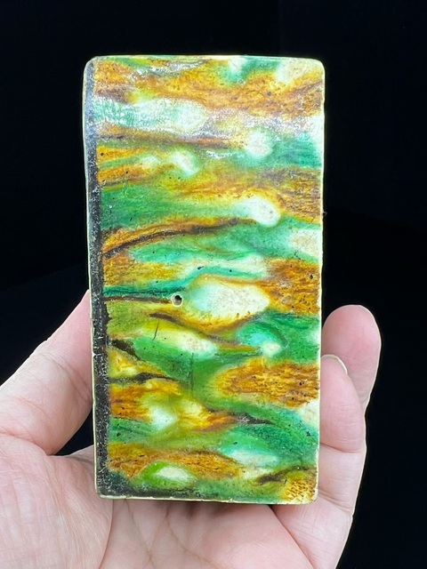 古玩陶瓷三彩刻花脈枕真品鑒賞圖