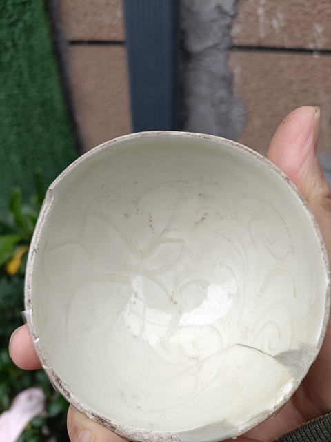 古玩陶瓷定窯白瓷刻花茶盞真品鑒賞圖