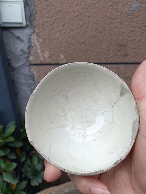 古玩陶瓷定窯白瓷刻花茶盞真品鑒賞圖