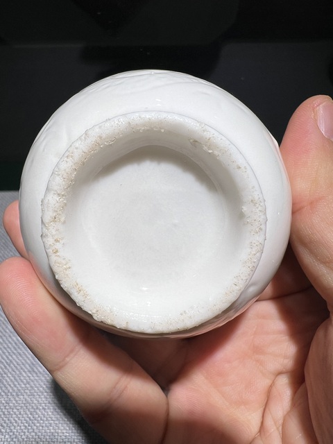 古玩陶瓷（清末民初）白釉暗刻云龍紋壓手杯拍賣，當前價格888元