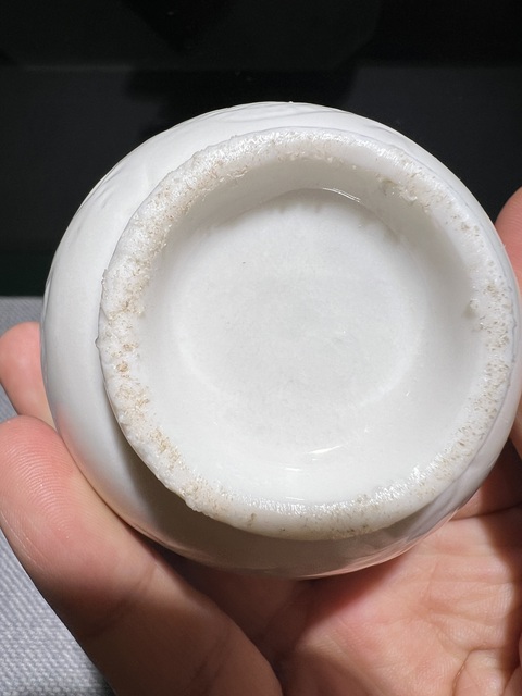 古玩陶瓷（清末民初）白釉暗刻云龍紋壓手杯拍賣，當前價格888元