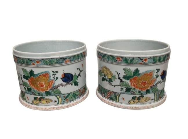 古玩陶瓷五彩花卉紋缸一對（日本）真品鑒賞圖